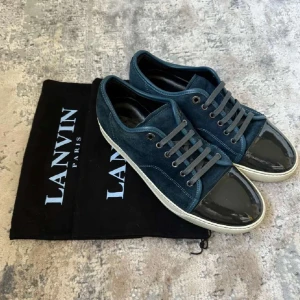 Lanvins - Nästan sprillans nya Lanvins! Uk 7 så de passar 41 till 42/5. Bara dustbag med följer EJ box! För fler frågor kom privat!