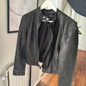 Zara skinnjacka (fakeskinn) - Fint skick, använder ej längre 