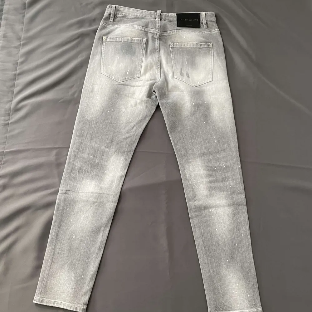 Hög kvalitet 👌🏻 999kr 💸  Tags och bag medföljer 🏷️💼  Stl 32 Eu 48 italienska 📏. Jeans & Byxor.