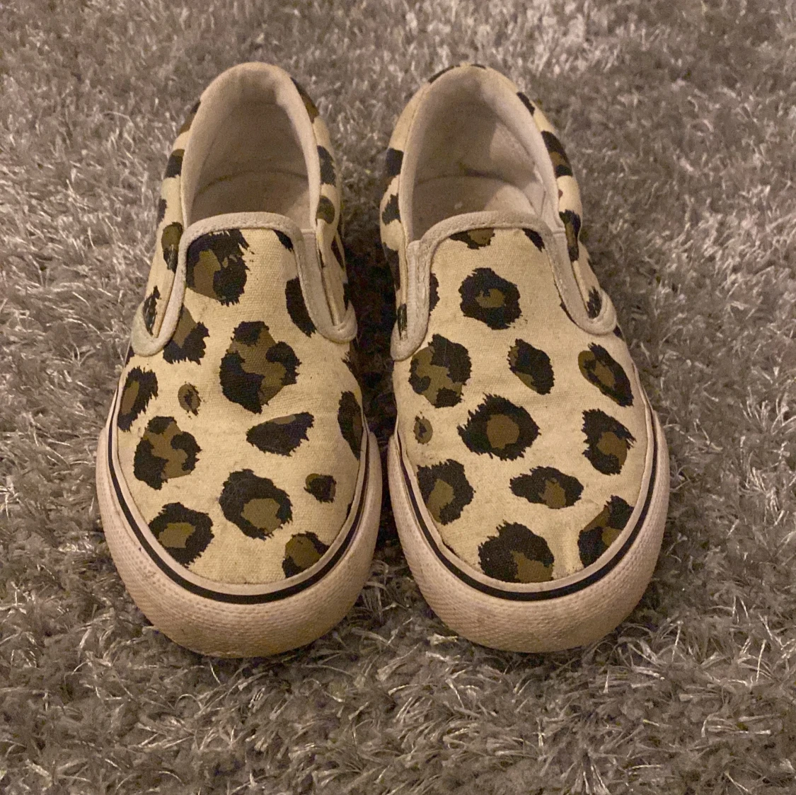 Leopardmönstrade sneakers - 1