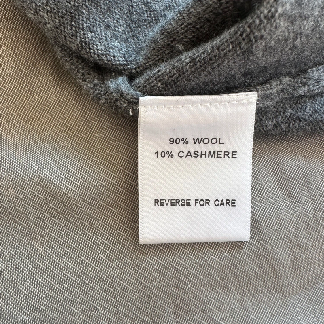 Grå oneshoulder tröja från Wakaku💕 - 3