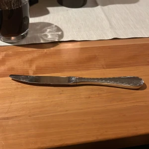 Kniv - Riktigt fin kniv nästan oandvänd