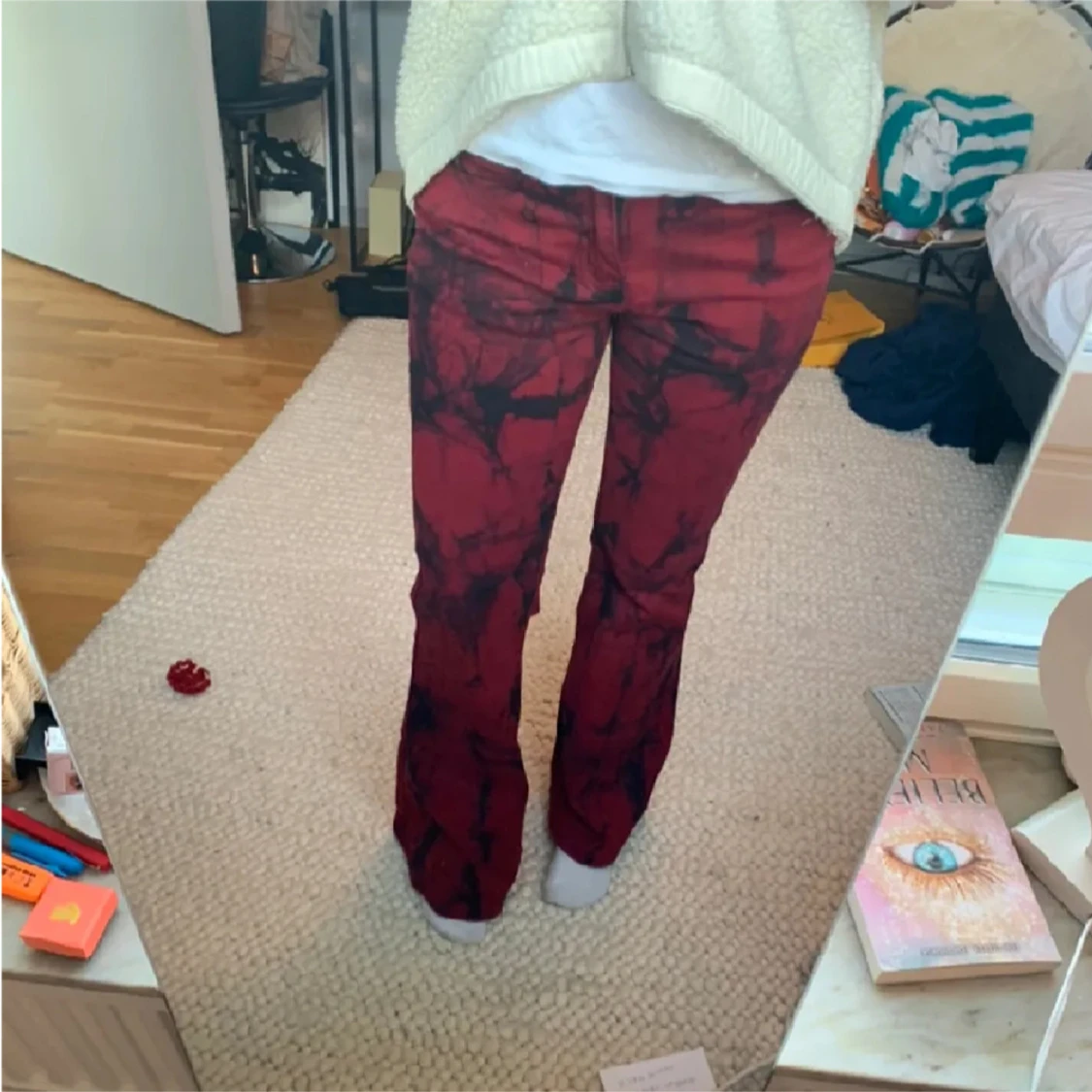 Röda batikmönstrade byxor - 1