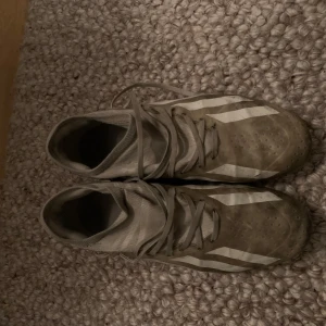 Fotbollsskor Adidas - Mycket bra 