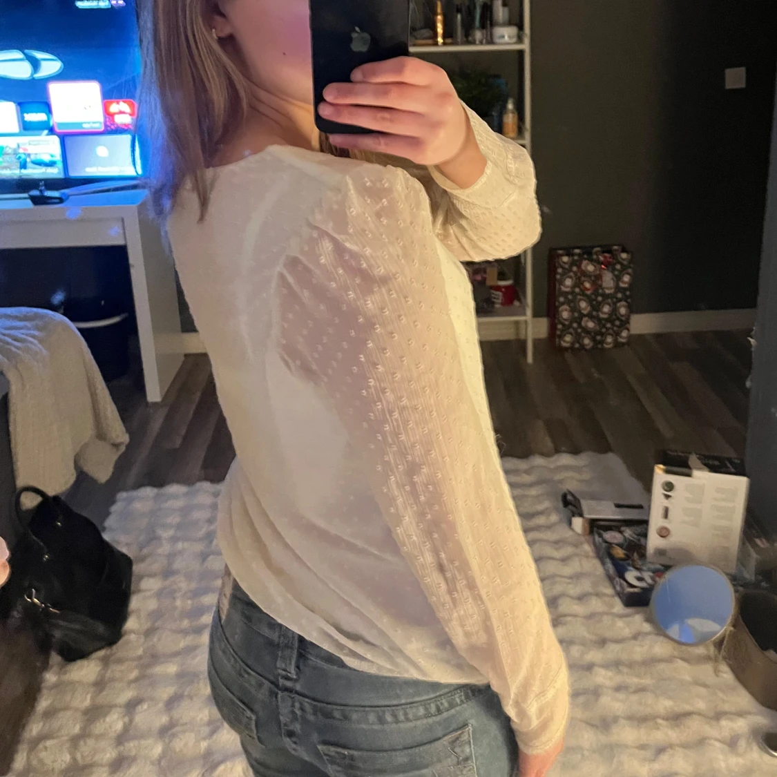 Vit långärmad topp med prickigt mönster - 2