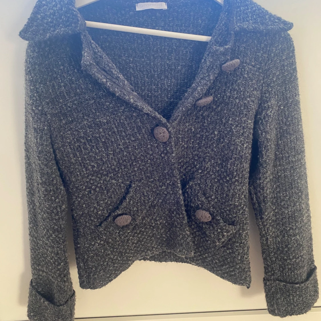 Grå stickad kofta  - 2