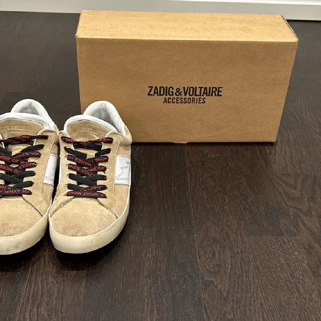 Beige sneakers från Zadig & Voltaire