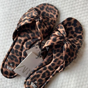 Slut sålda tofflor  - Prislapp kvar aldrig använda helt slutsålda 