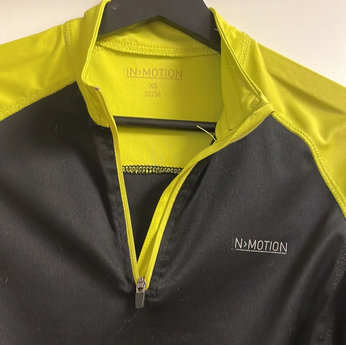 Svart och gul långärmad tröja från In Motion - 3