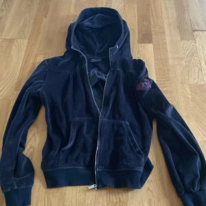 Svart hoodie från Peak Performance - Använd typ en gång 🙏sitter fint oversized