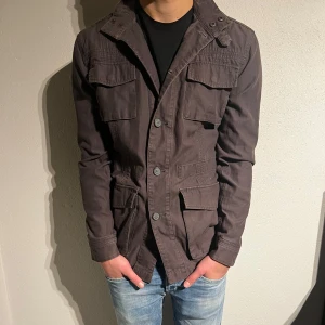 Field jacka - Hej! Säljer nu denna riktigt feta field jackan. Storlek S, skick 9/10. Passar riktigt bra nu till slutet av vintern samt till våren, om du har några funderingar är det bara o skriva!