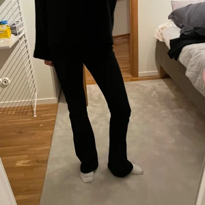 Svarta bootcut jeans - Sååå snygga jeans❤️