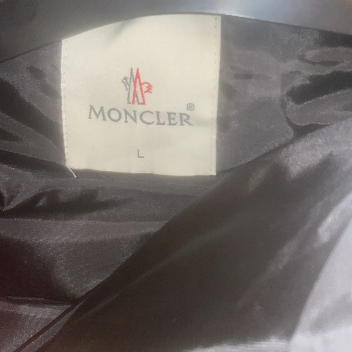 Svart puff väst från Moncler  - 2