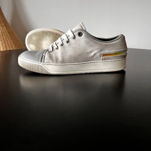 Lanvin - Ett par feta lanvin som har mycket mer att ge. Inget annat än skorna kommer med. Kan tänka mig att gå ner i pris så kom med bud.Tar gjärna byten.