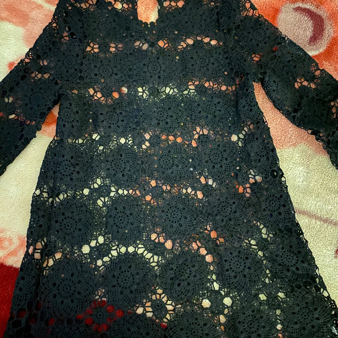 Svart spetsklänning