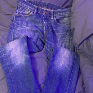 Blå jeans från Levi's - Storlek 30-32