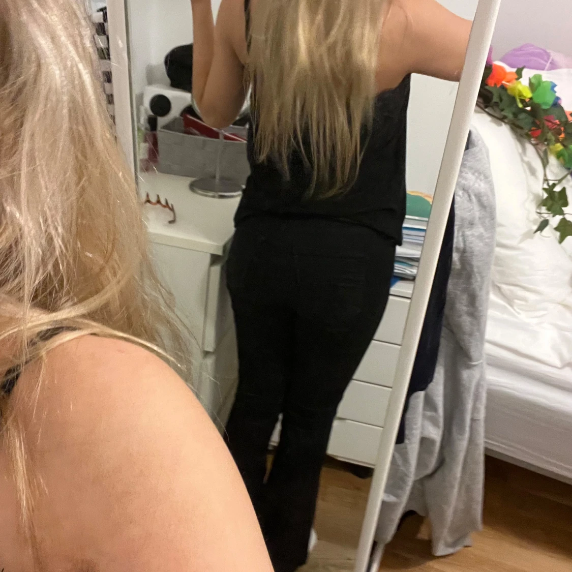 Svarta bootcut byxor - 1