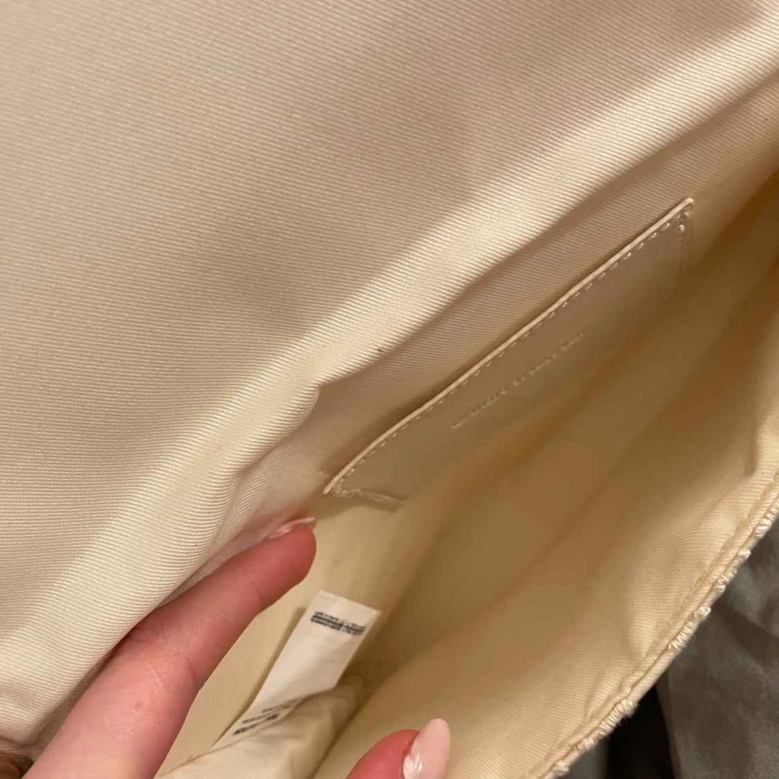 Beige broderad kuvertväska - 2