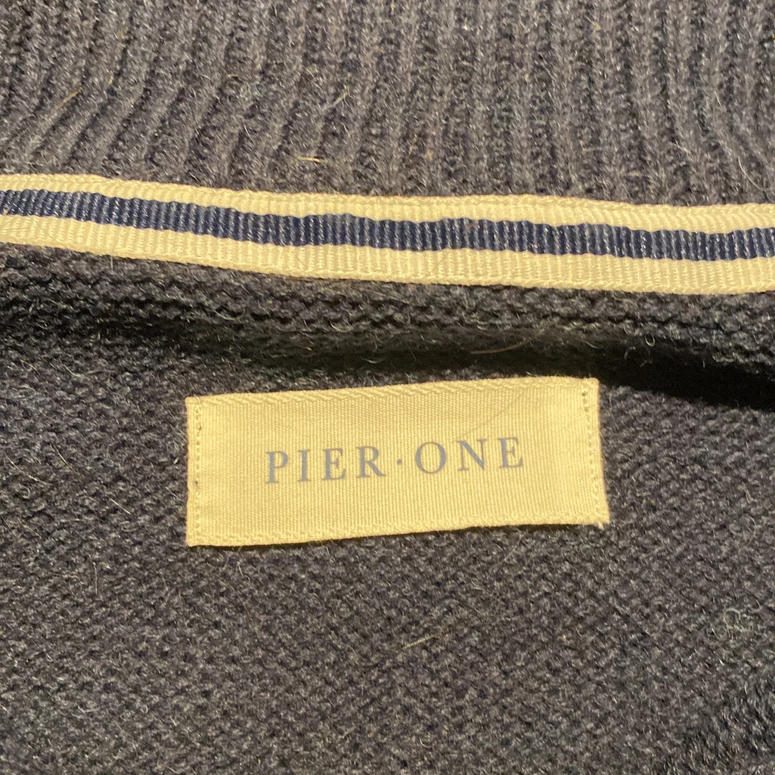 Mörkblå stickad tröja från Pier One - 3