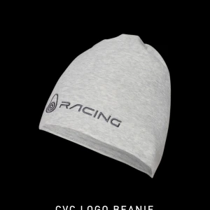 Grå mössa med logotyp - Snygg grå mössa med broderad logotyp i svart. Perfekt för kyliga dagar och en stilren look. Passar både till vardags och sportiga aktiviteter. Använd 1 Gång då vid test annars aldrig använd