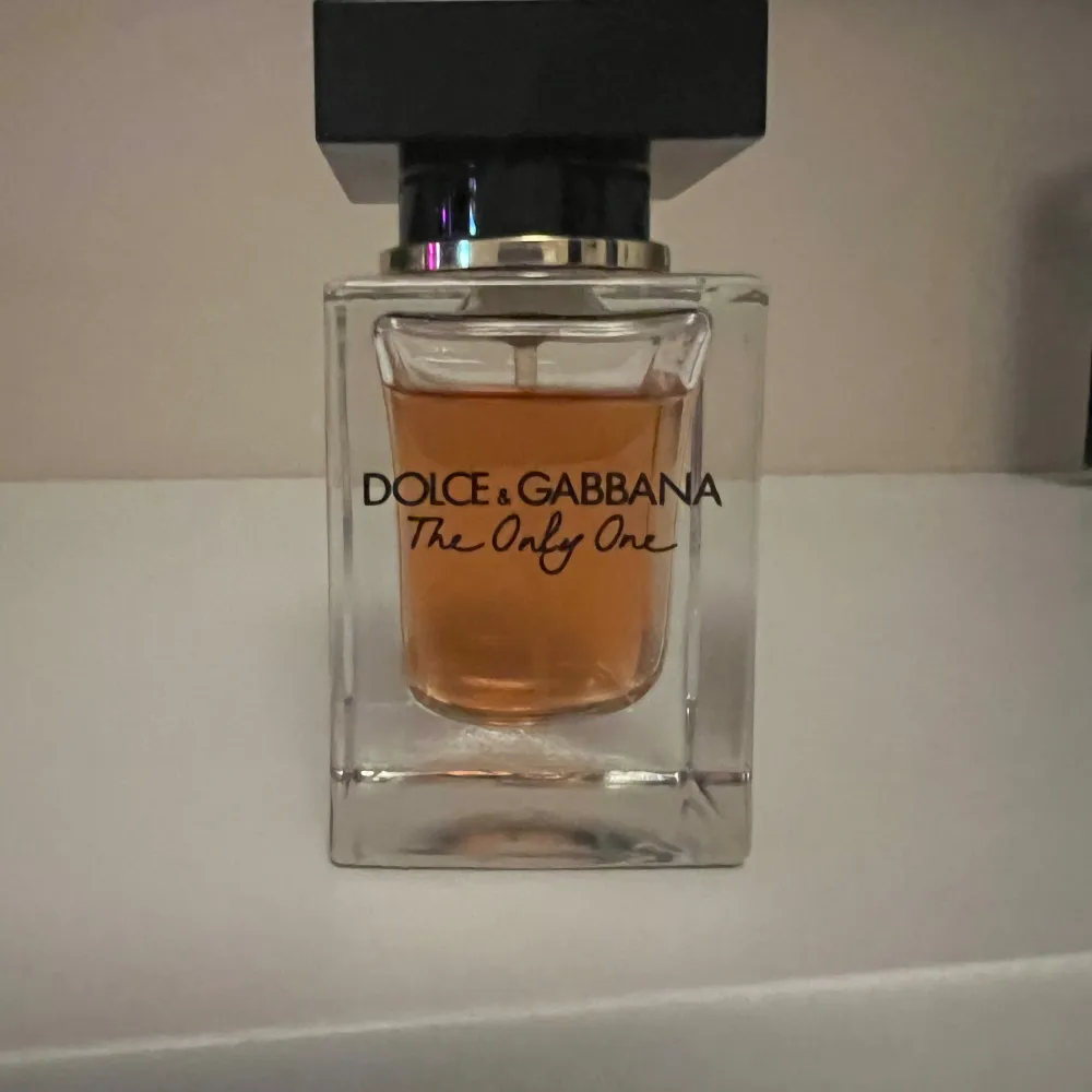 Parfym från Dolce & Gabbana, The Only One, i en 30 ml flaska men använd . Perfume.