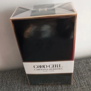Good Girl Eau de Parfum från Carolina Herrera - Säljer en elegant parfym, Good Girl från Carolina Herrera.  Oöppnad