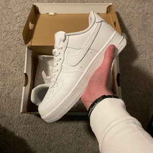 Air Force 1 - Air Force 1 - vita i storlek 43. Helt nya med box!