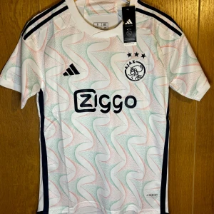 Ajax 23/24 - Helt ny 