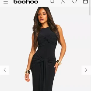 Oanvänd kläning ifrån Bohoo - Säljer denna oanvända klänningen ifrån Bohoo! 