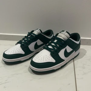 Nike Dunks Low - Helt nya, aldrig använda!  Storlek 42,5
