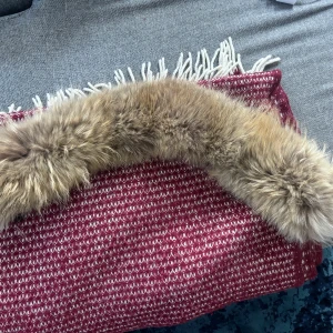 Pälskrage till jacka - Krage som man kan ha till luvan på jackan, ca 70cm🤎