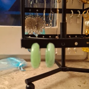 Gröna örhängen - Säljer dessa jätte fina örhängen då dem aldrig andvänds