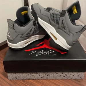 Jordan 4 grey - Bra kvalite  Använt fåtal gånger