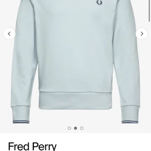 Söker fred Perry tröja vit  - Tjena söker en fred Perry tröja vit i storlek M som finns att köpa i Jönköping. Kan ge 300kr 
