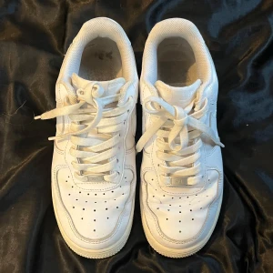 Vita Air Force1 Nike Skor