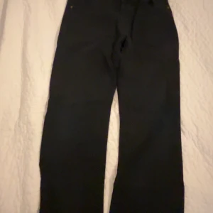 Levis Jeans Svarta  - Knappt använd Storlek LOT 501 W 32 L 30