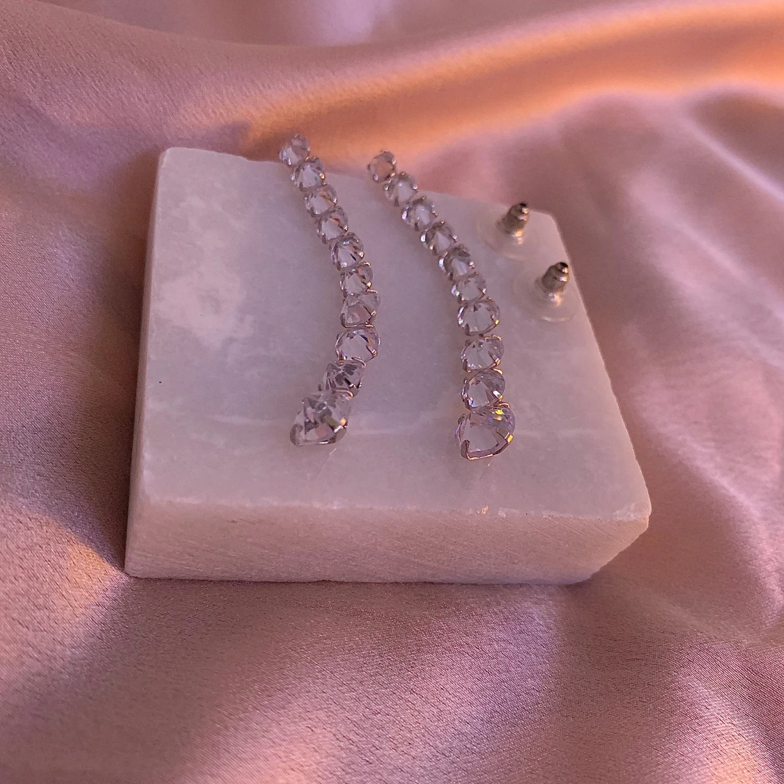 Glittriga örhängen i silver - 90