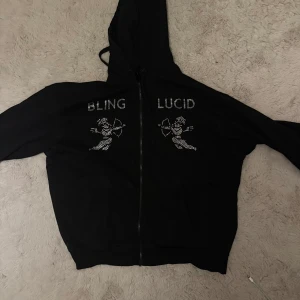 Blinglucid - Har använts ett par gånger men säljer tanke på att jag inte använder den längre, men den är nästan som ny. Pris kan diskuteras!