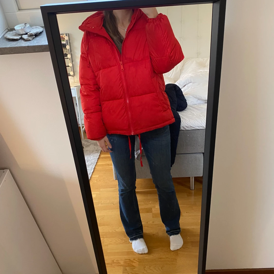 Röd pufferjacka