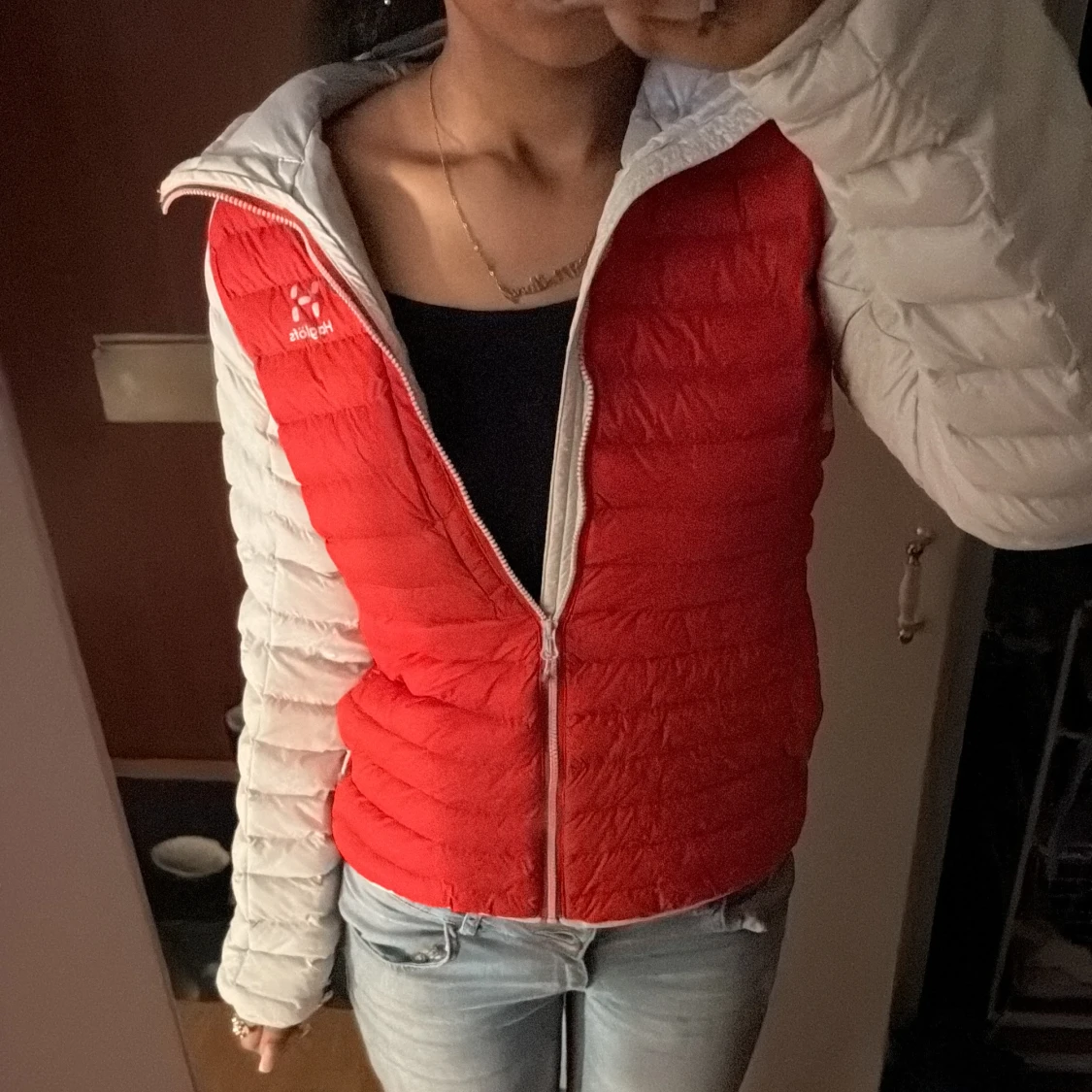 Röd och vit dunjacka från Haglöfs - 90
