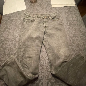 Weekday jeans - Snygga jeans från Weekday. Storlek W32