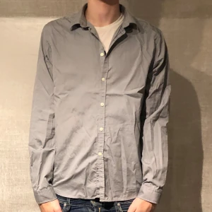 Tiger Of Sweden skjorta  - Tiger of Sweden skjorta- Pris: 599kr - Storlek: 41 - Bra skick utan defekter 8/10 - Hör av er för mer information!