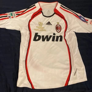 Retro tröjor - 2 stycken retro tröjor för 250