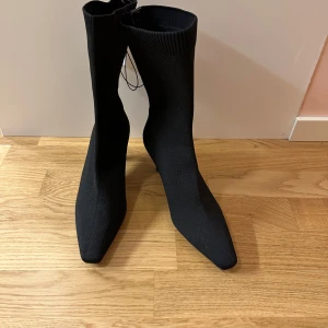 Sock boots (oanvända) - Helt oanvända sock boots från HM med prislapp kvar. Säljer pga köpte fel storlek. Nypris 499:-