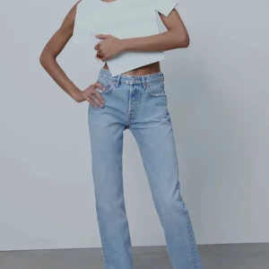 Zara jeans  - Zara jeans i storlek 40 men skulle säga att de passar 36/38 om man vill ha lite lösare. 