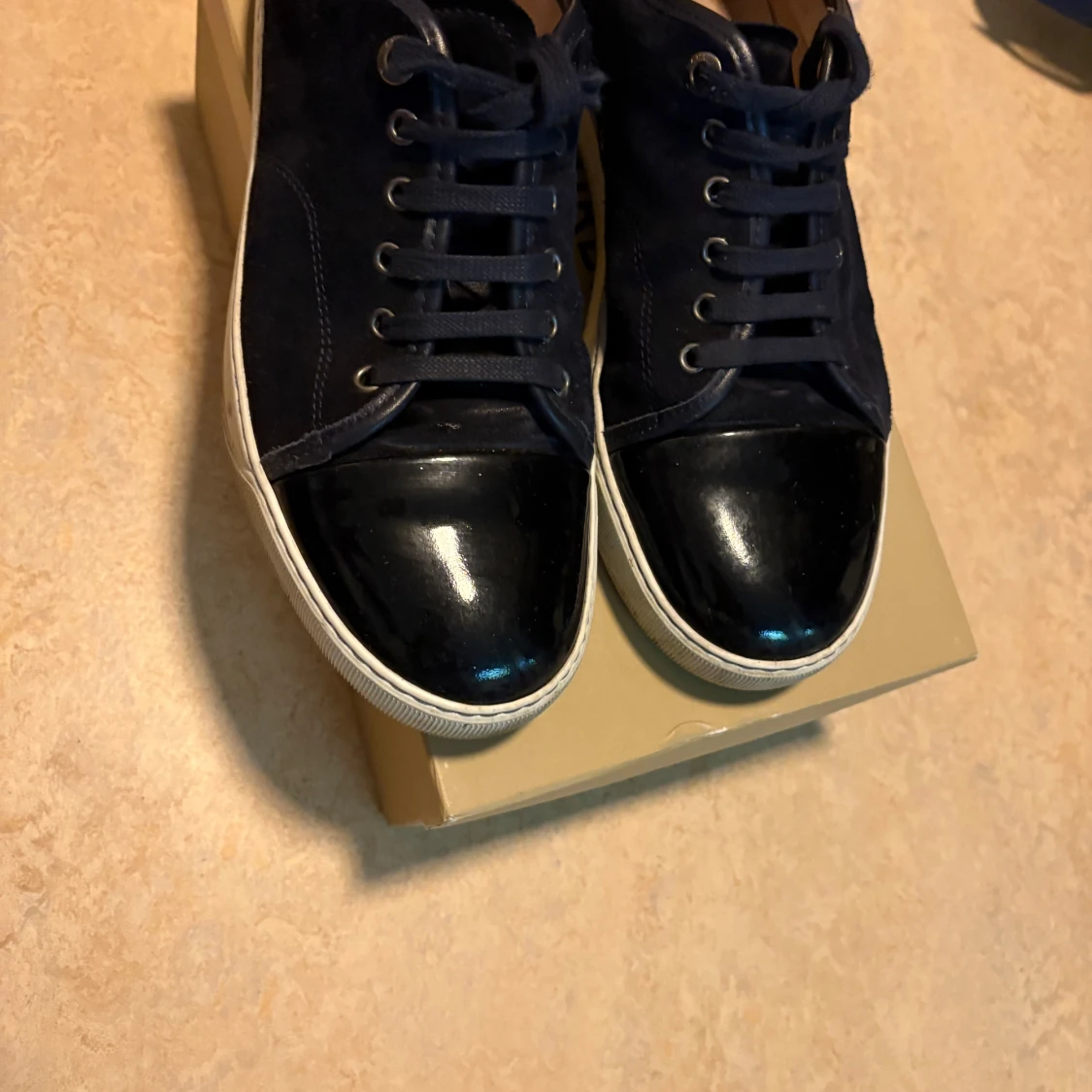 Mörk blåa lanvins - 91