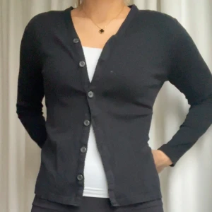 Black Cardigan - Black long sleeve cardigan with buttons infront. Perfect for layering and goes together with all outfits. 💞