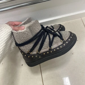 Inukii skor  - Säljer mina Inukii skor, använda några gånger men är i ett super bra skick ❤️