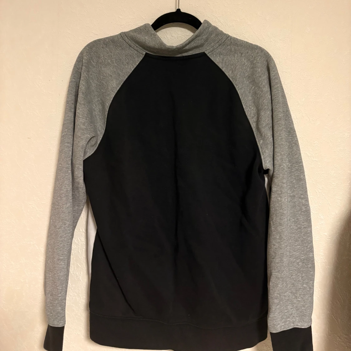 Svart och grå hoodie från Nike - 2