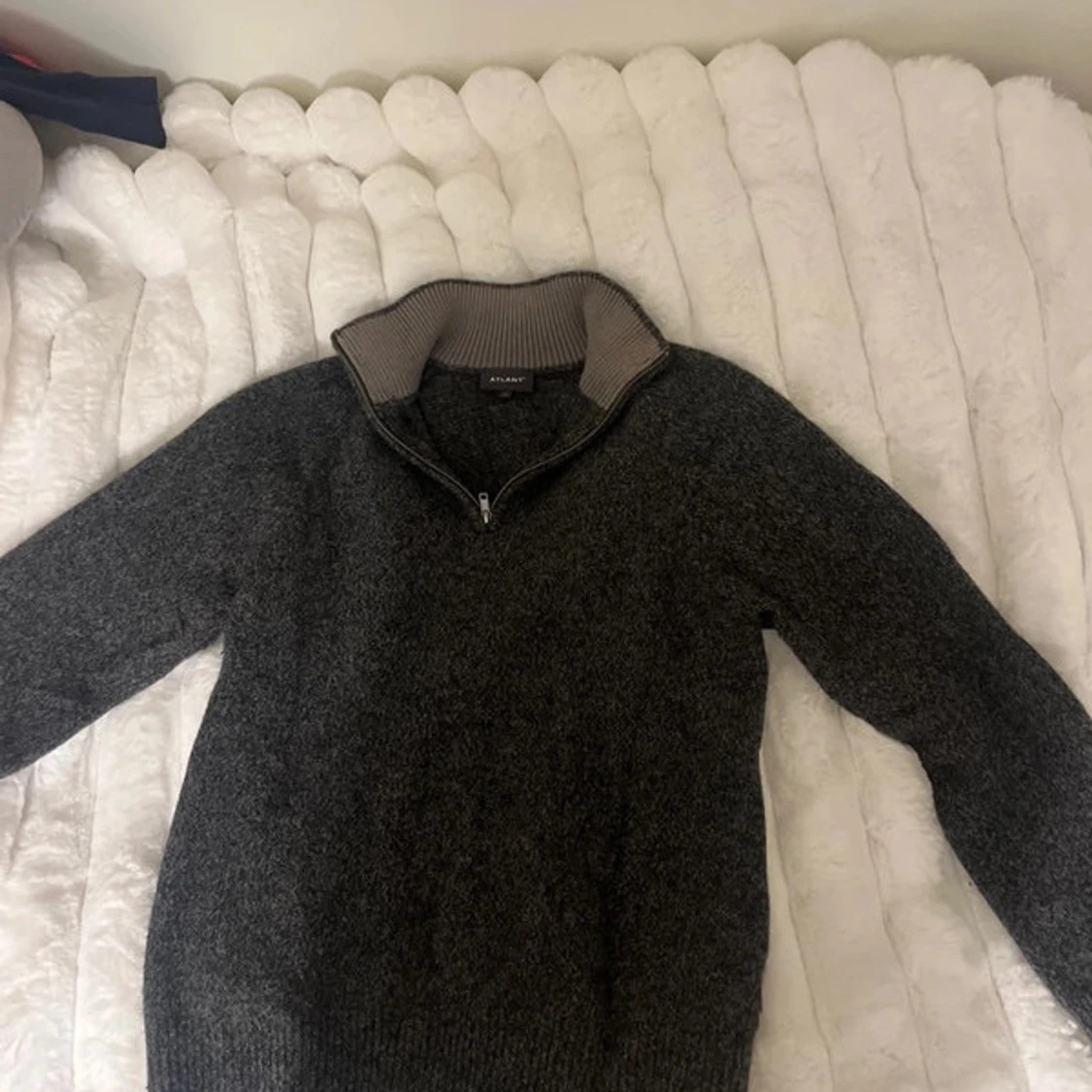 Grå tröja med dragkedja från Atlant